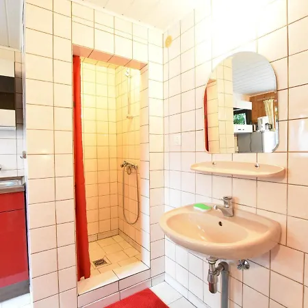 Moderne In Im Gruenen *